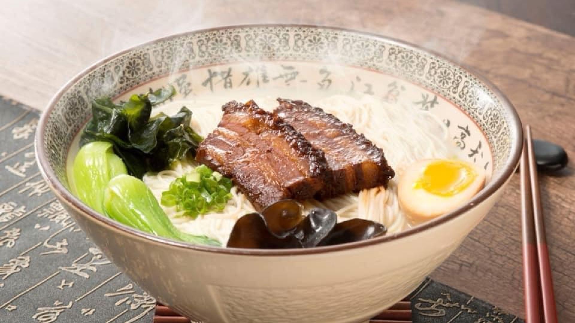 Savour the World’s first 8 International flavored Xiao long bao and other exquisite Chinese Cuisine only at Paradise Dynasty.